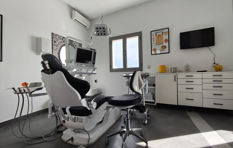Treatment room at Dr. Ouassim Anane Dental
